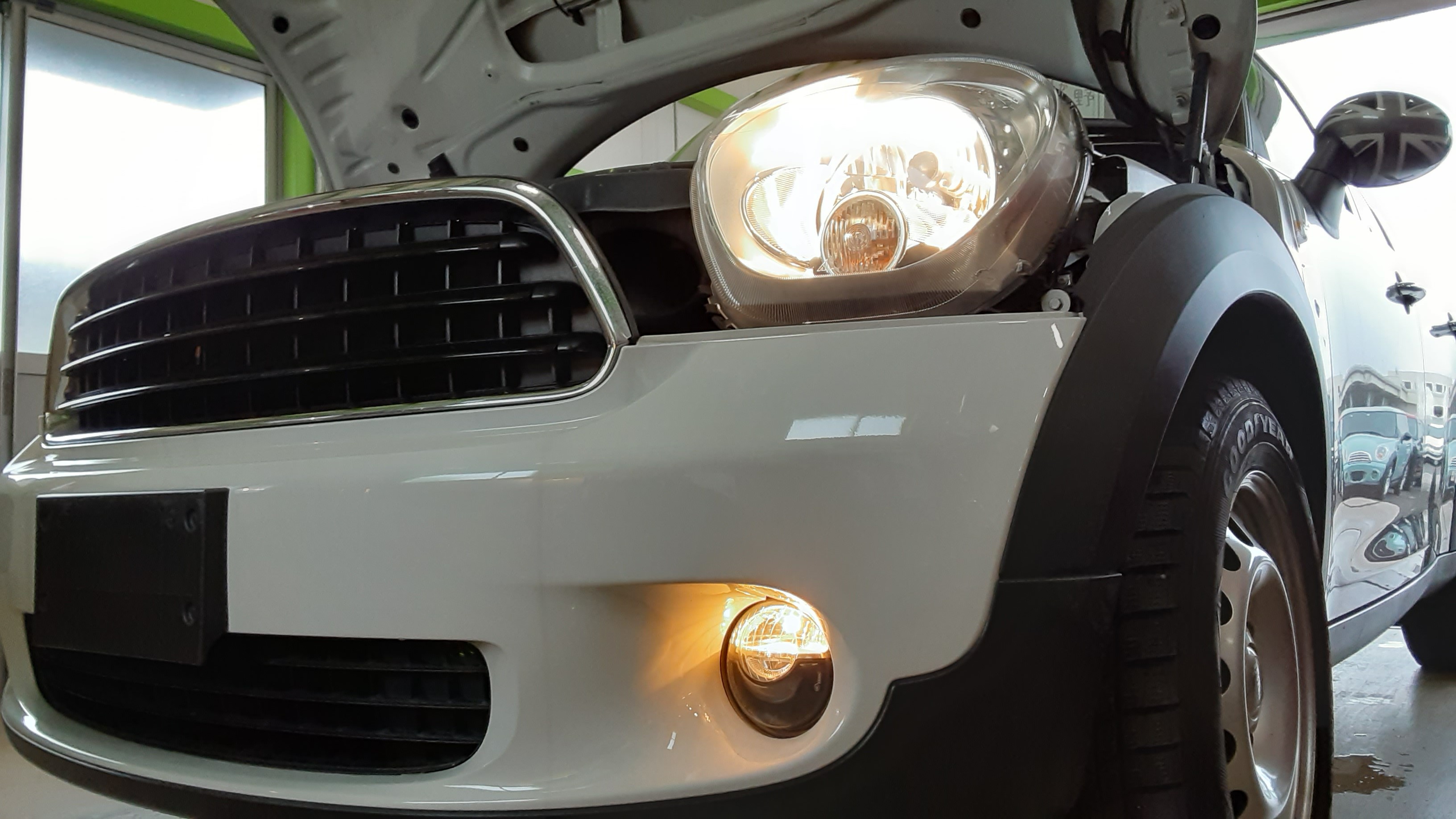 ☆ BMWミニ専用LEDヘッドライトキット R60クロスオーバーに取付 *.｡ﾟ+(ｏ'∀'ｏ)+..｡* ☆ | MINI のことならFIVESTAR福井へ